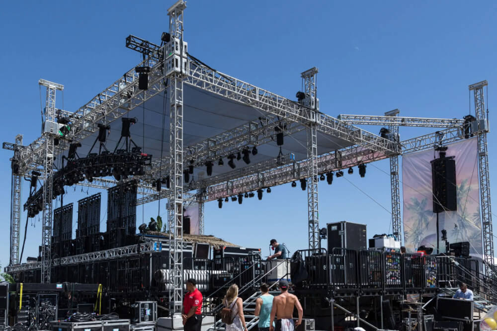 658eae5ae00481a4ee7ea990_compressed_Staging-Rental